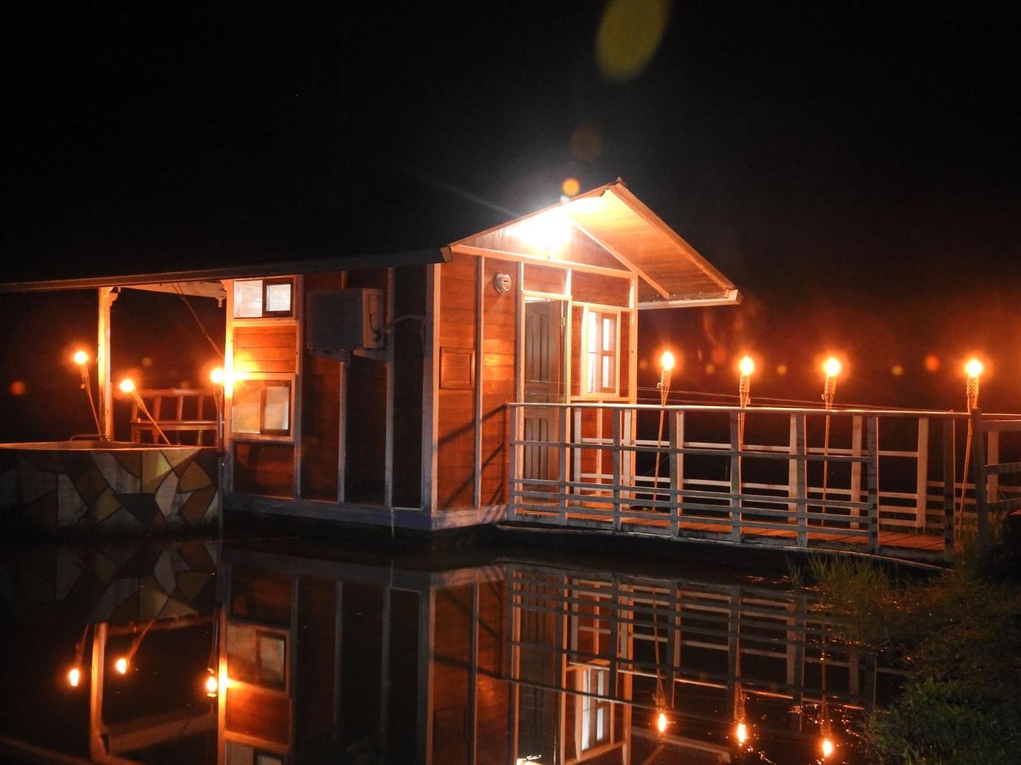 Hilamito Lodge Tela Exterior foto