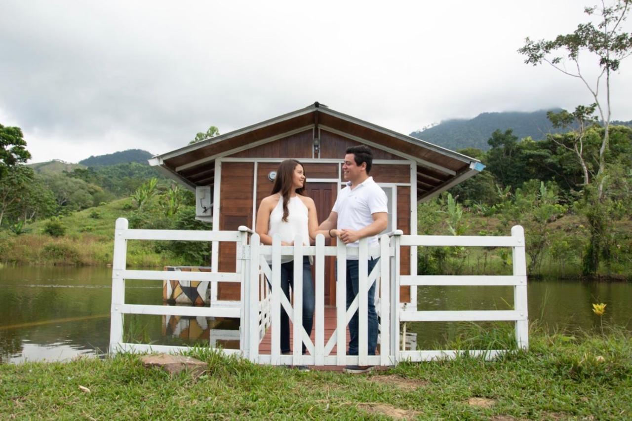 Hilamito Lodge Tela Exterior foto